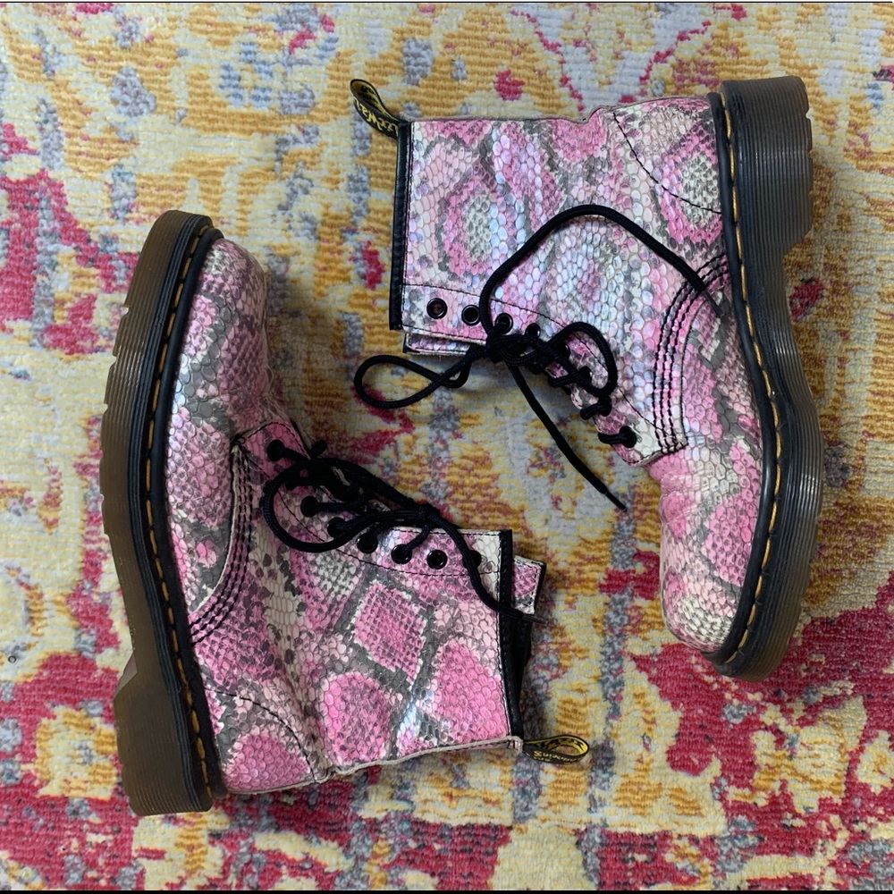 vtg 90s made in england pink snakeskin doc martens